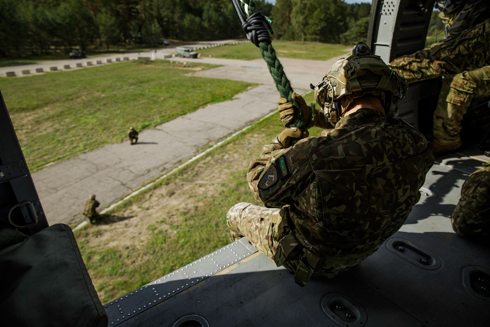 Task Force Knighthawk supports Latvian soldiers during aerial insertion, extraction training in Latvia