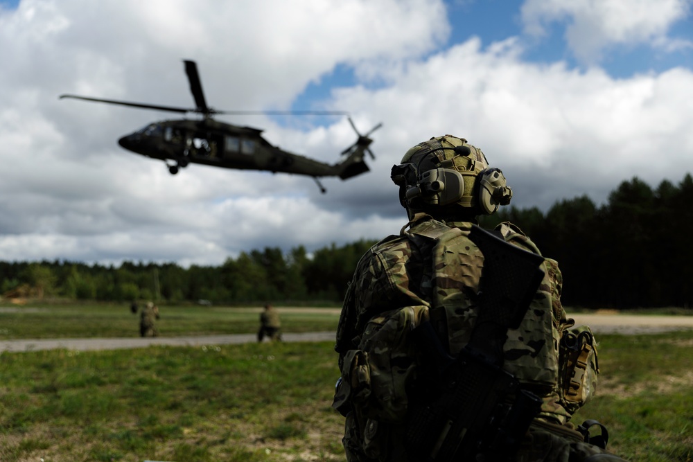 Task Force Knighthawk supports Latvian soldiers during aerial insertion, extraction training in Latvia