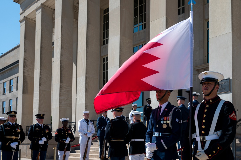 DVIDS - Images - SECDEF Bilateral Exchange With Bahrain’s Crown Prince ...