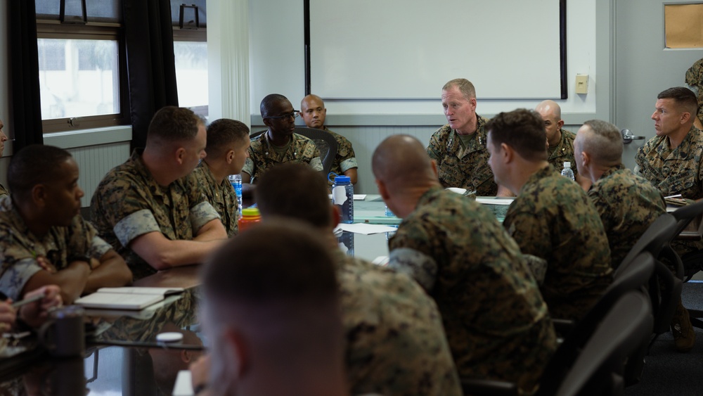 3d LLB Hosts Lt. Gen. Banta from I&amp;L