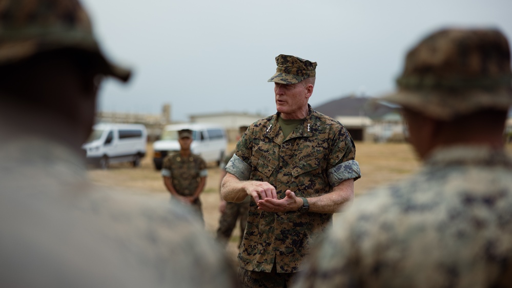 3d LLB Hosts Lt. Gen. Banta from I&amp;L