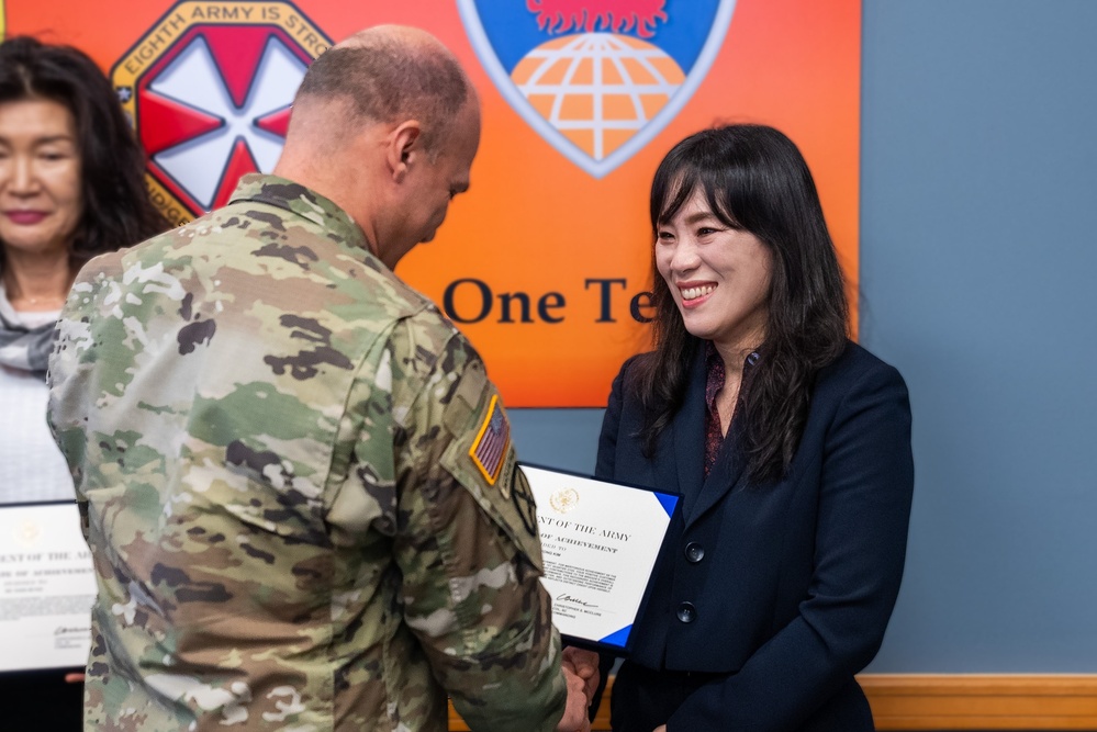 1st Signal Brigade recognizes some of its civilians!