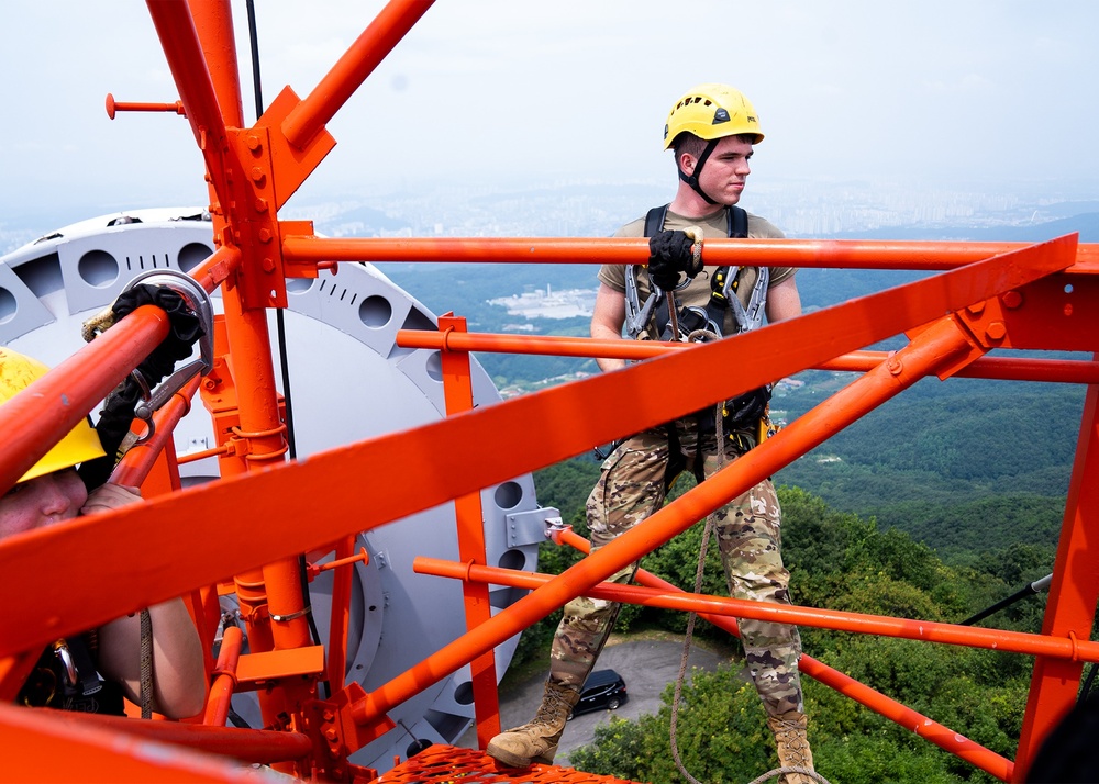 41st Signal Battalion climbing to the top!