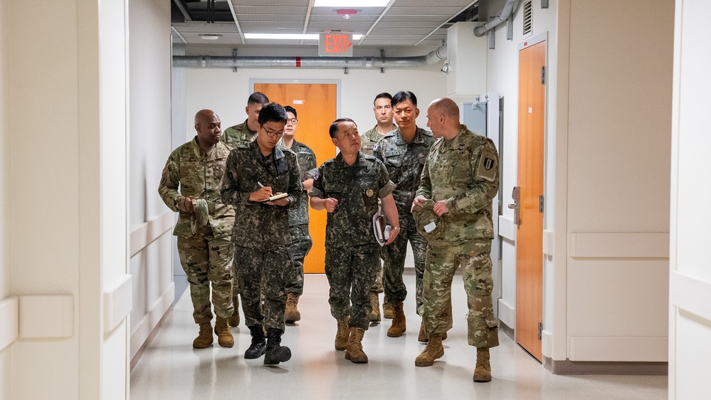 ROKA Brig. Gen. Ryu Seung-Ha visits 1st Signal Brigade Headquarters!