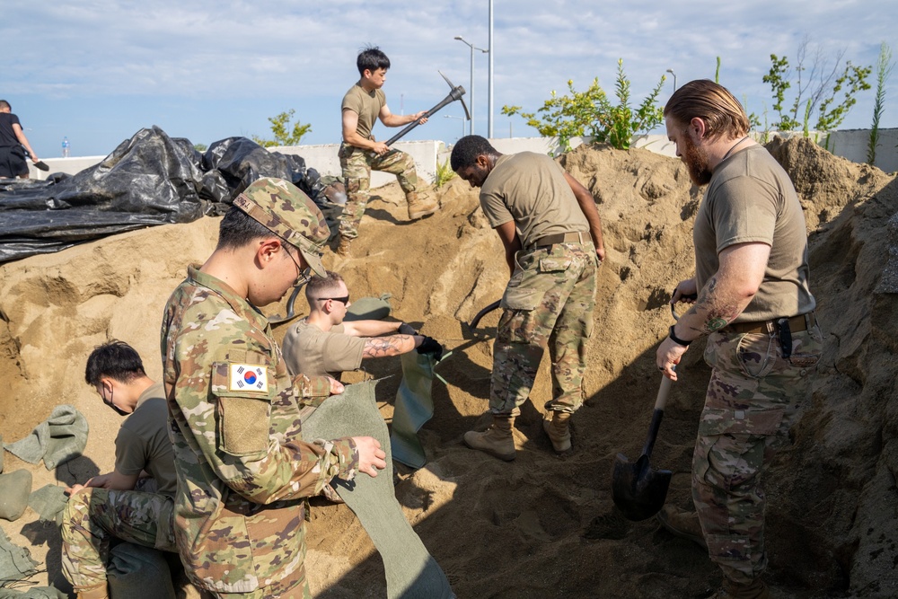 1st Signal Brigade Soldiers preparing for typhoon Khanun.