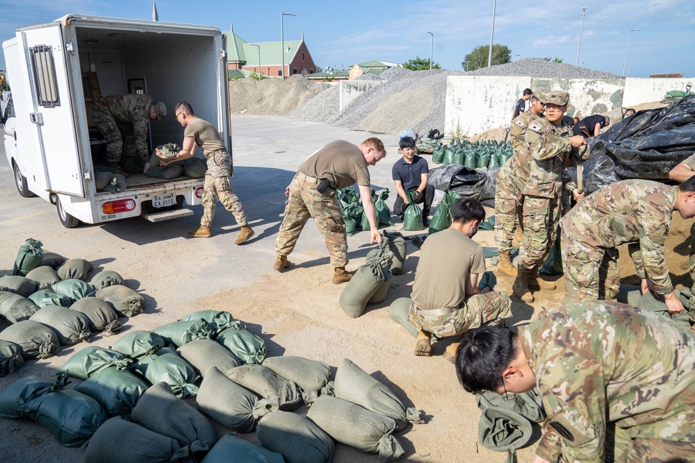 1st Signal Brigade Soldiers preparing for typhoon Khanun.