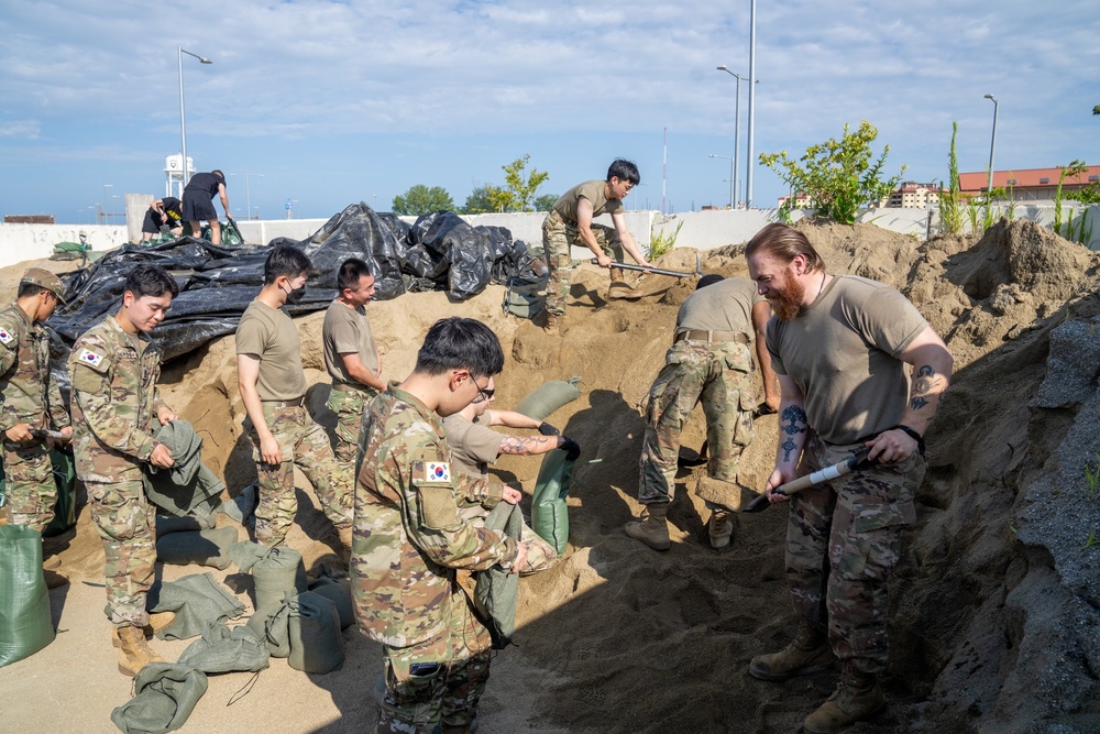 1st Signal Brigade Soldiers preparing for typhoon Khanun.