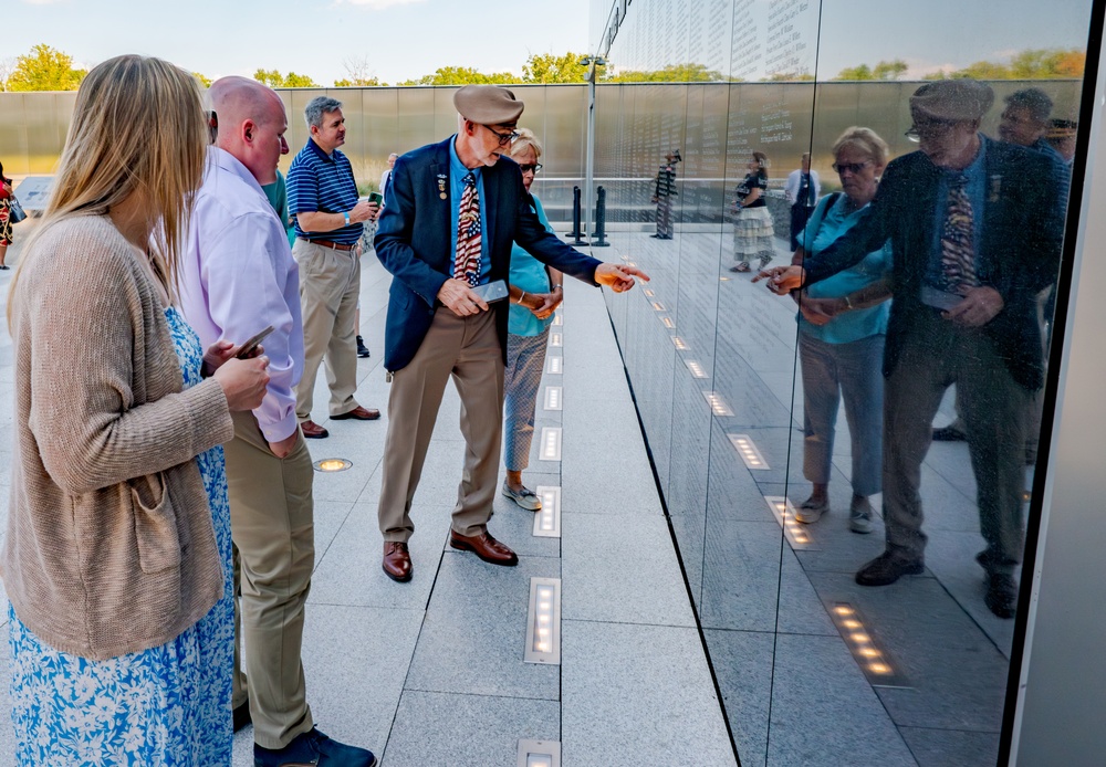 Vietnam War veterans who fought alongside Medal of Honor recipient Capt. Larry Taylor visit Army Museum