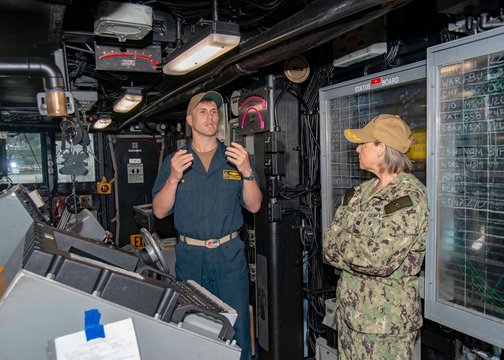 7th Fleet Deputy Commander Visits Sasebo Units