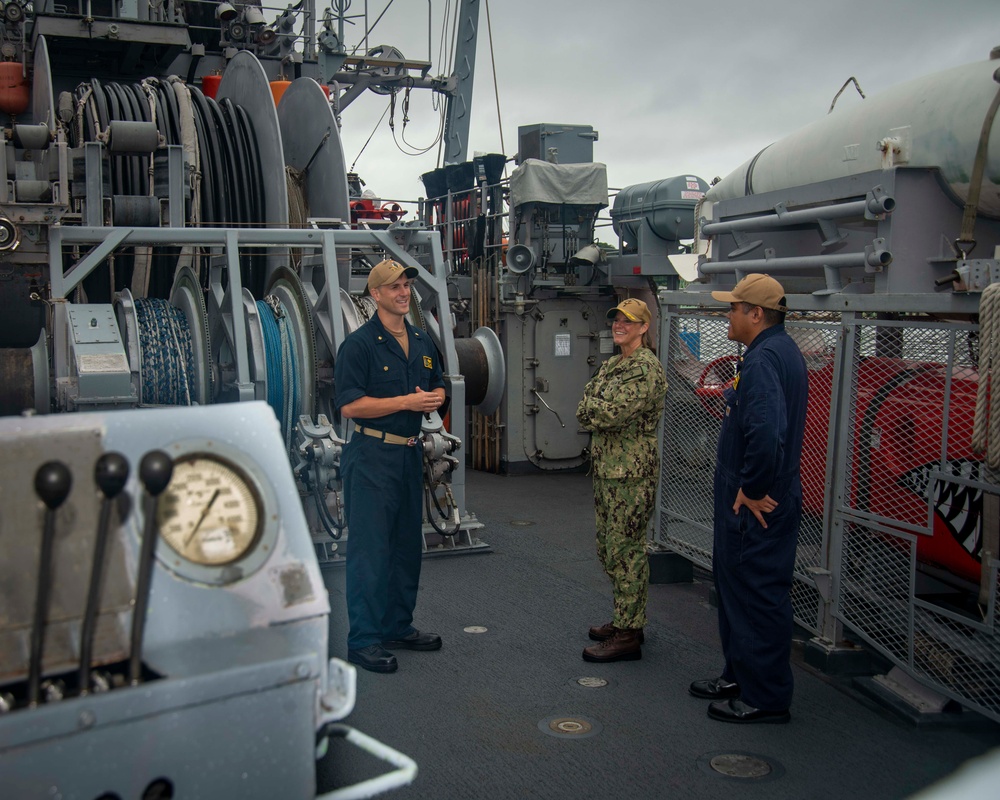 7th Fleet Deputy Commander Visits Sasebo Units