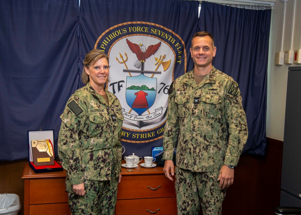 7th Fleet Deputy Commander Visits Sasebo Units