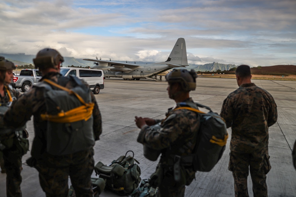 3d Reconnaissance Marines Low-Level Parachuting