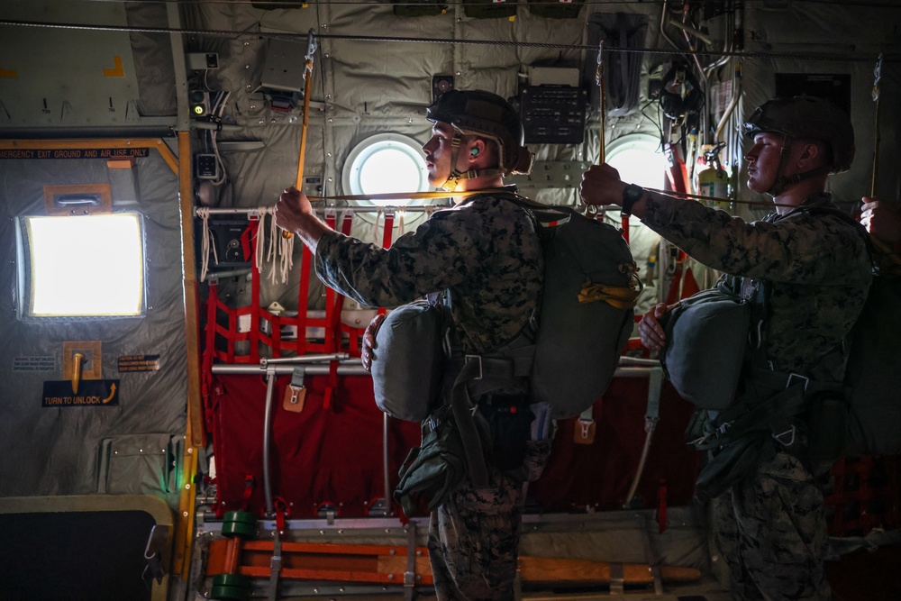 3d Reconnaissance Marines Low-Level Parachuting