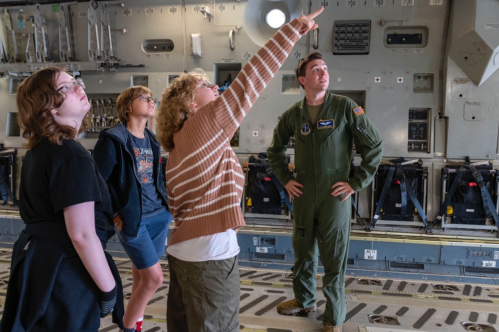 Local students tour 167th Airlift Wing