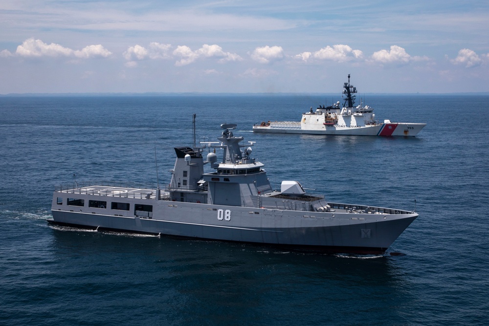 USCGC Munro and Royal Brunei Navy Conduct At Sea Engagement for CARAT Brunei 2023