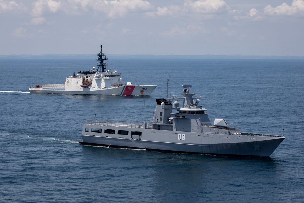 USCGC Munro and Royal Brunei Navy Conduct At Sea Engagement for CARAT Brunei 2023