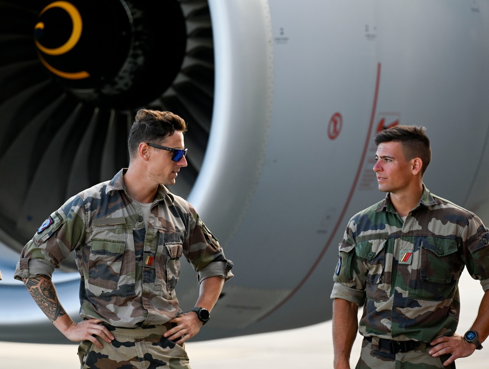 U.S. Marines and French soldiers on Hawaii flight line