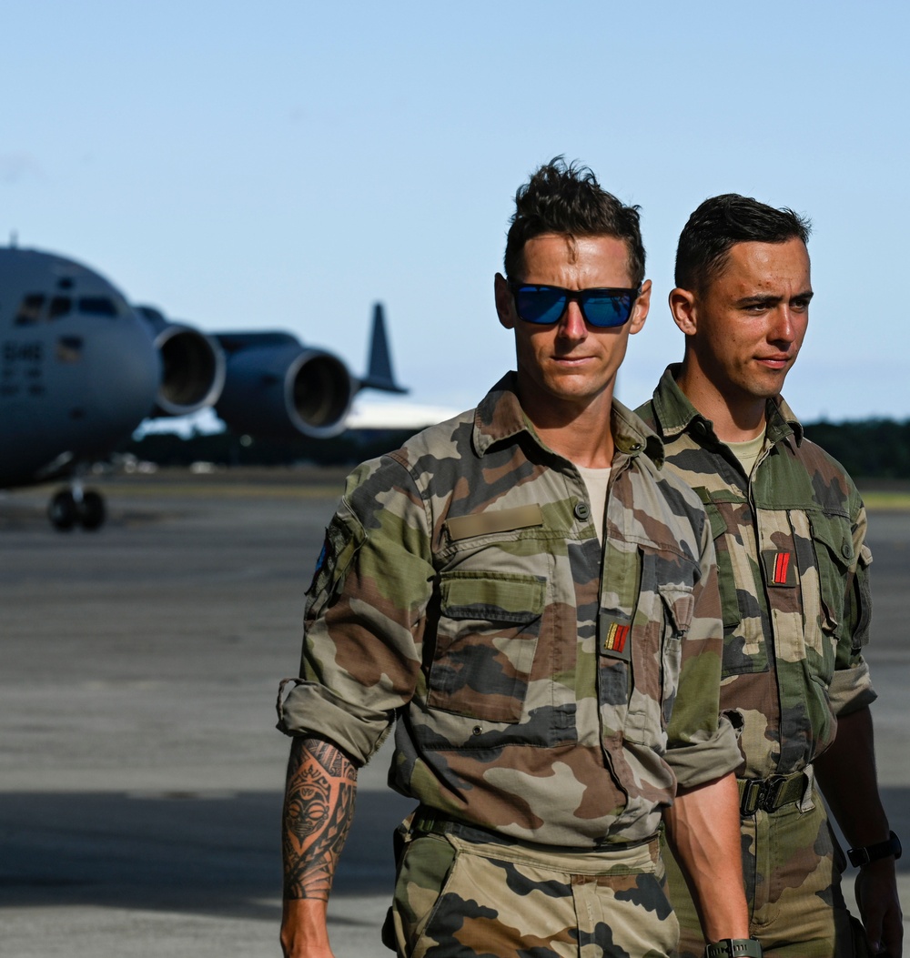 U.S. Marines and French soldiers on Hawaii flight line