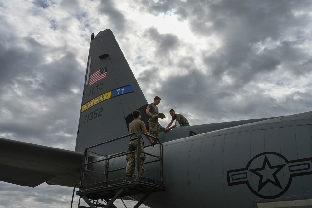 314 AW Airmen conduct C-130 maintenance