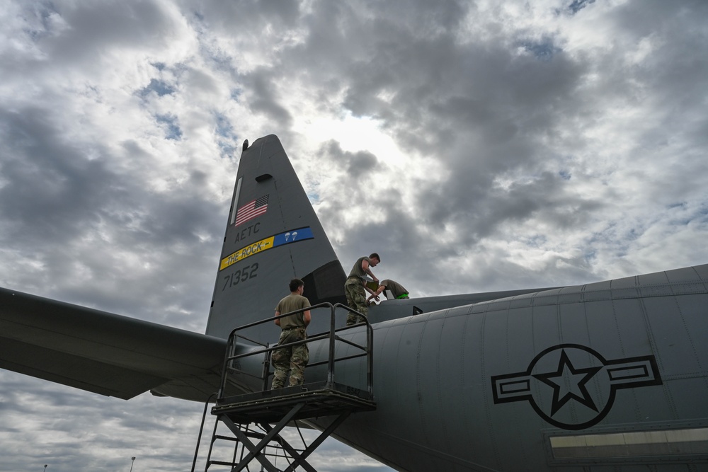 314 AW Airmen conduct C-130 maintenance