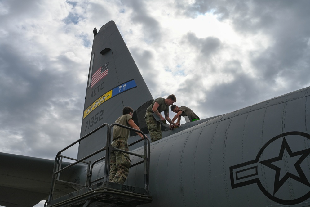 314 AW Airmen conduct C-130 maintenance