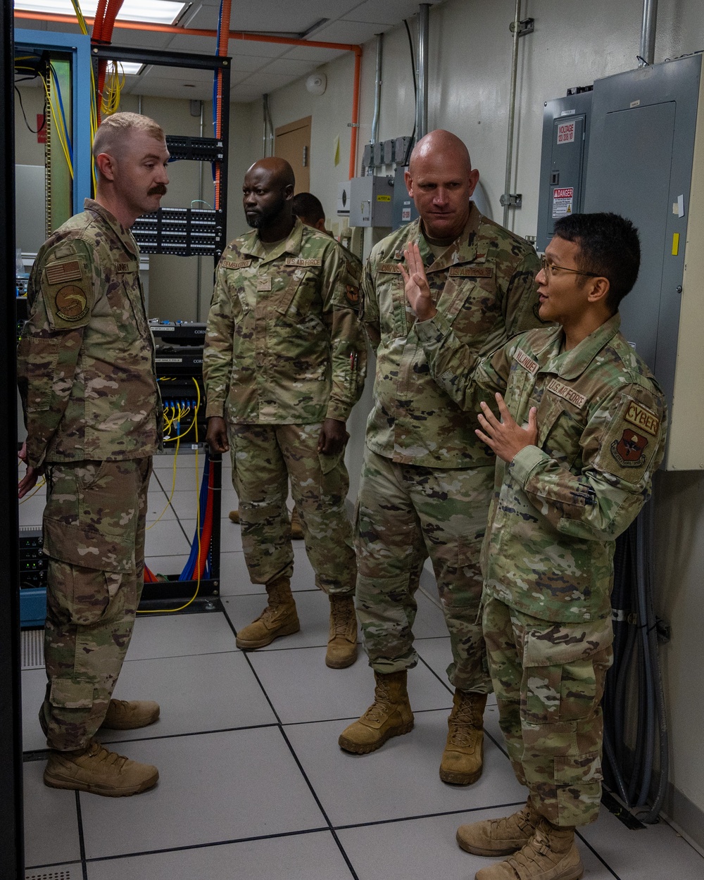 Laughlin commander visits 47th Communications Squadron