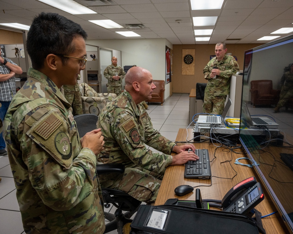 Laughlin commander visits 47th Communications Squadron