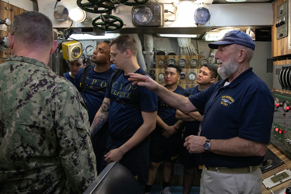 Navy Talent Acquisition Group Portland Chief Selects tour USS Blueback (SS-581)