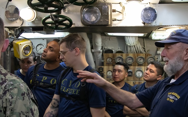Navy Talent Acquisition Group Portland Chief Selects tour USS Blueback (SS-581)