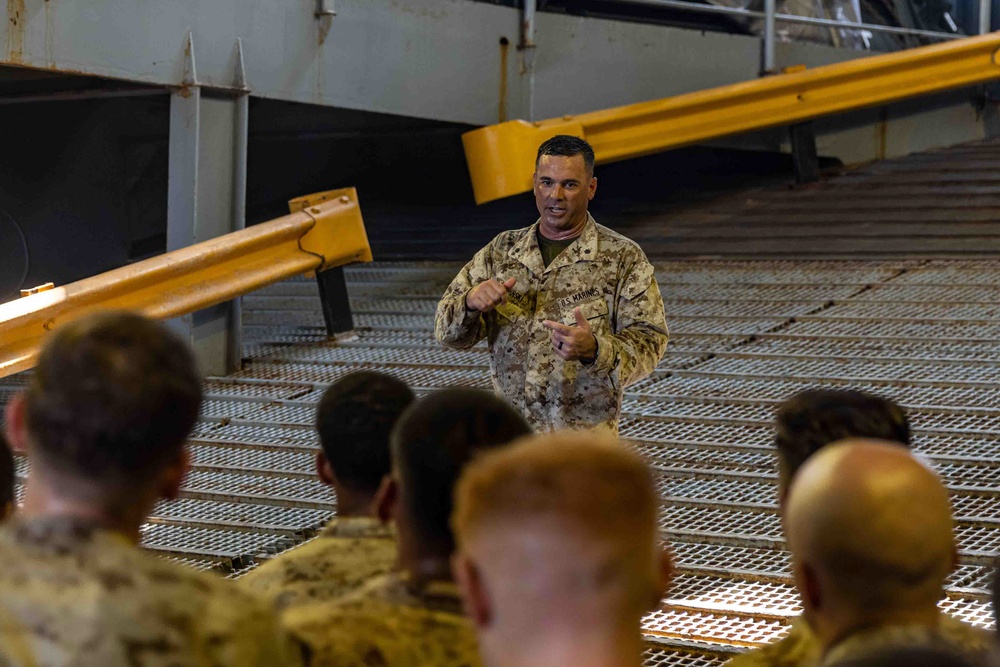 CLB 22 and BLT 1/6 Commanding Officers Visit Marines and Sailors Aboard USS Carter Hall