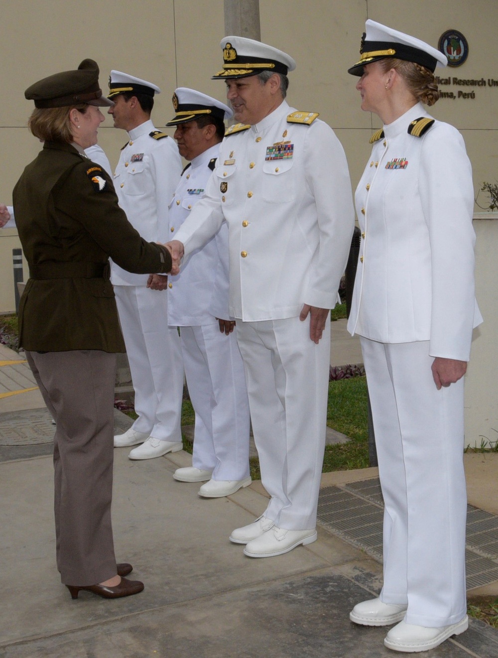 NAMRU SOUTH Hosts Gen. Richardson for Tour of Research Facilities