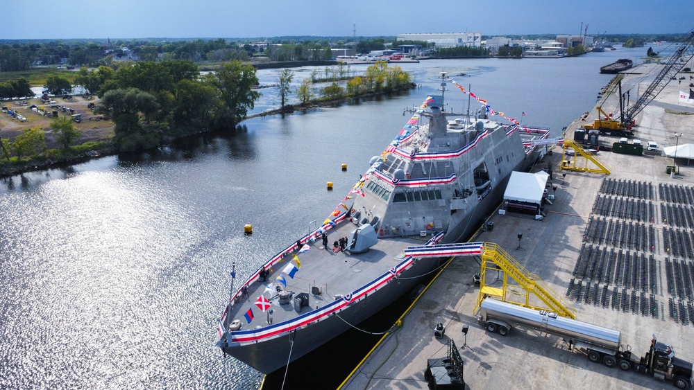 USS Marinette Commissions the Wright Way