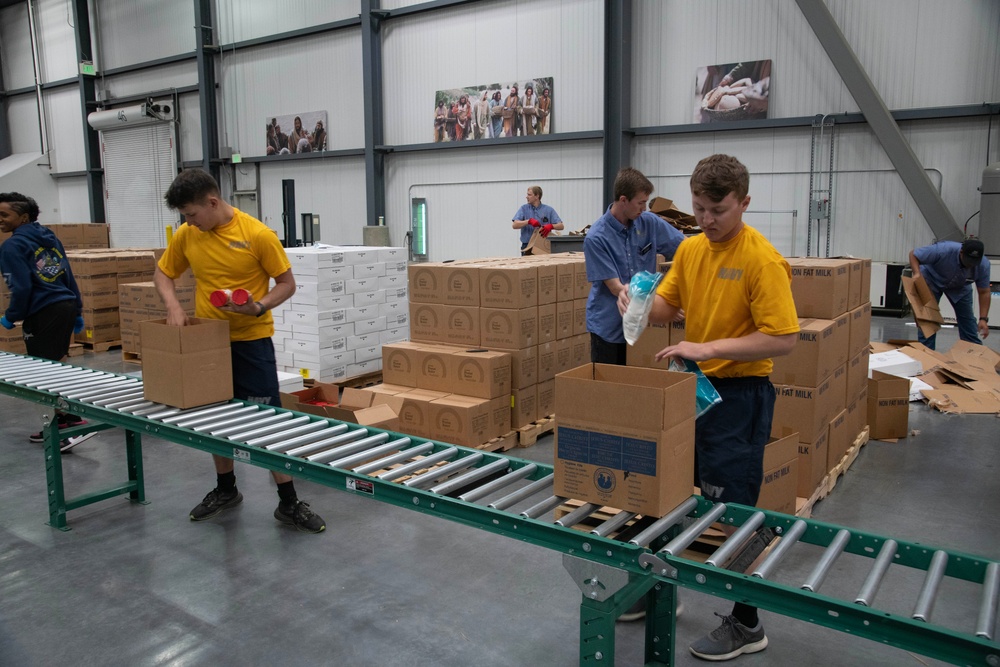 Sailors from NMCB 4 and the Navy Ceremonial Guard visit the Bishop's Storehouse for Salt Lake City Navy Week