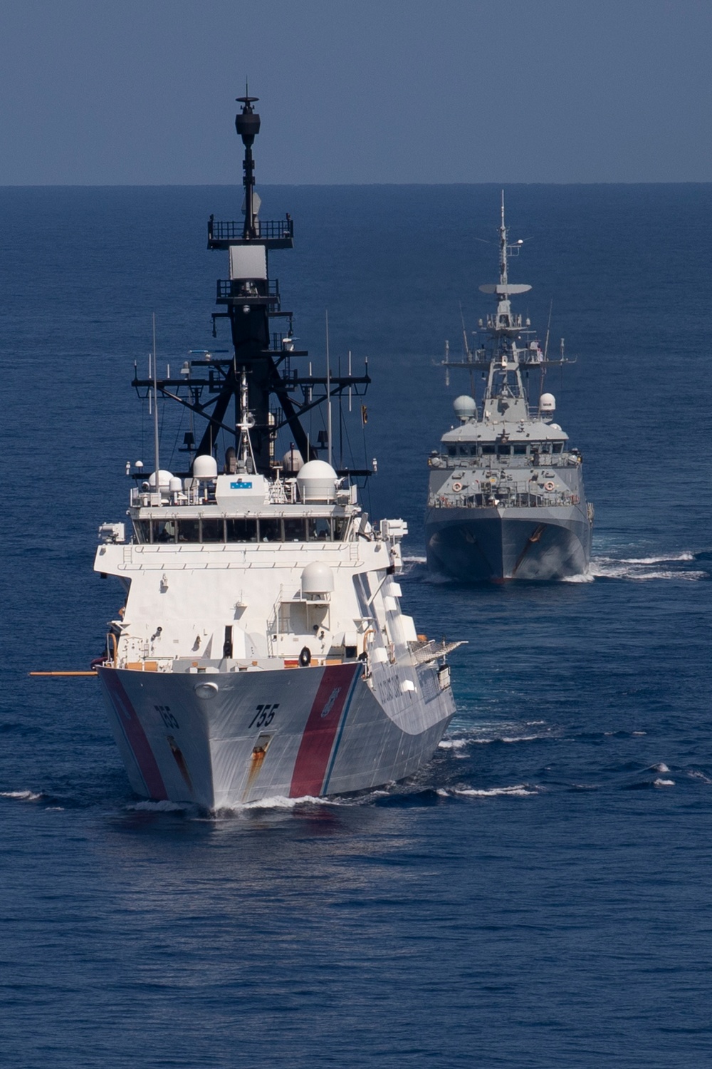 USCGC Munro Conducts DIVTACS with HMS Spey