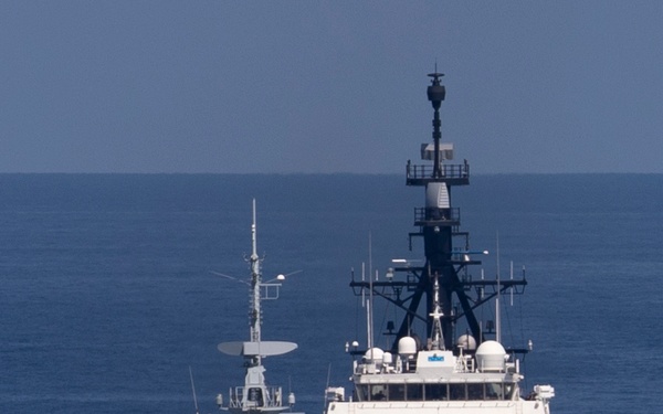 USCGC Munro Conducts DIVTACS with HMS Spey
