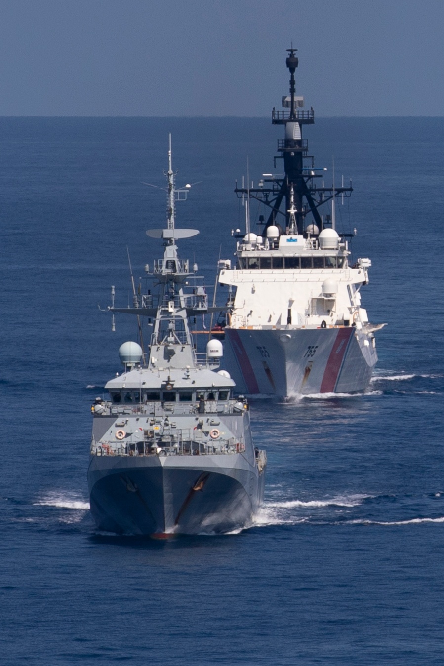 USCGC Munro Conducts DIVTACS with HMS Spey