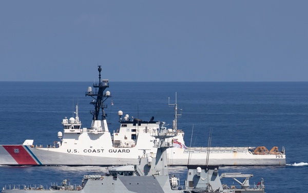 USCGC Munro Conducts DIVTACS with HMS Spey