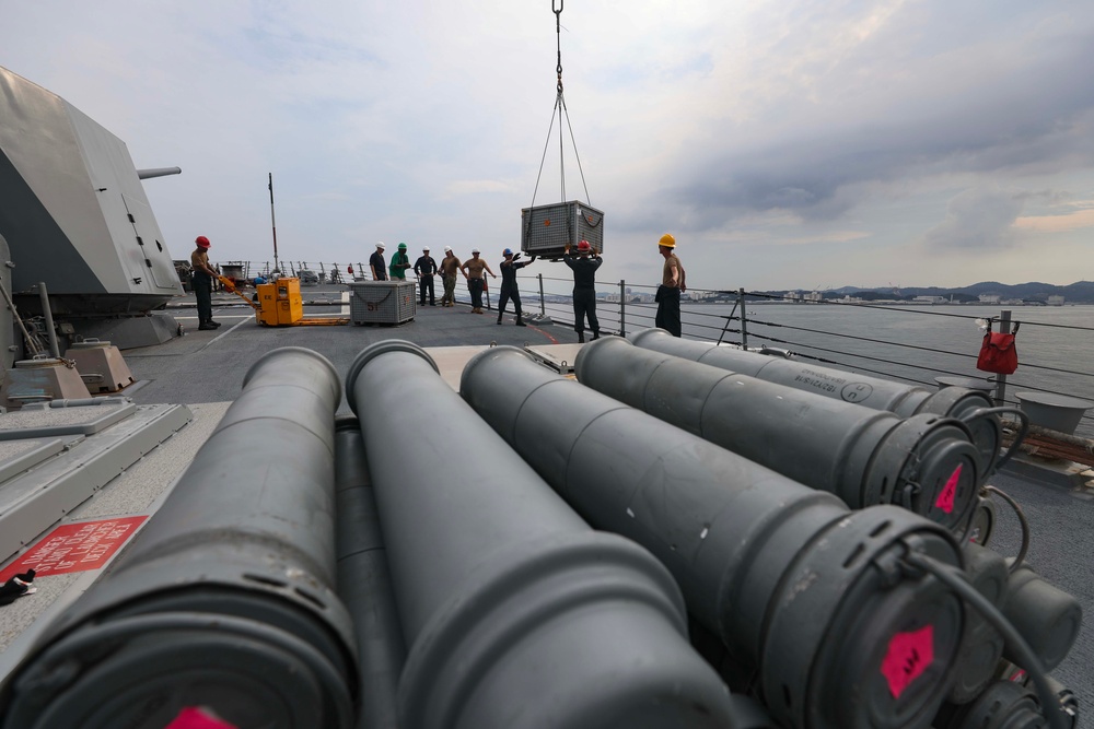 USS Dewey (DDG 105) Conducts Ammo Onload