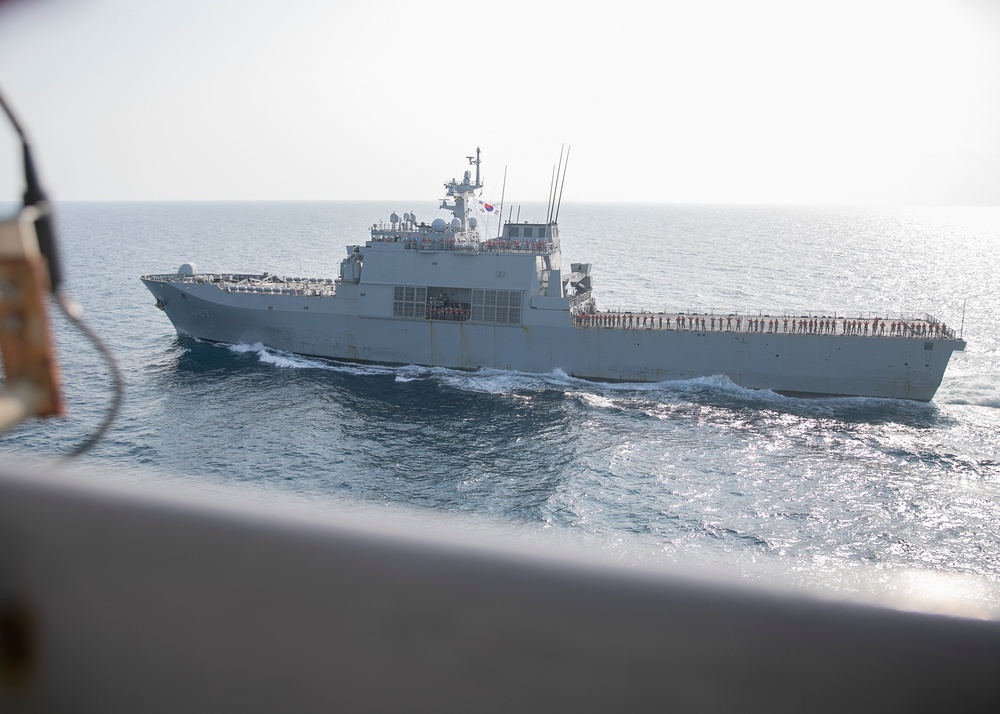 Pacific Partnership 2023: Photo Exercise with ROKS Cheon Ja Bong (LST-687)