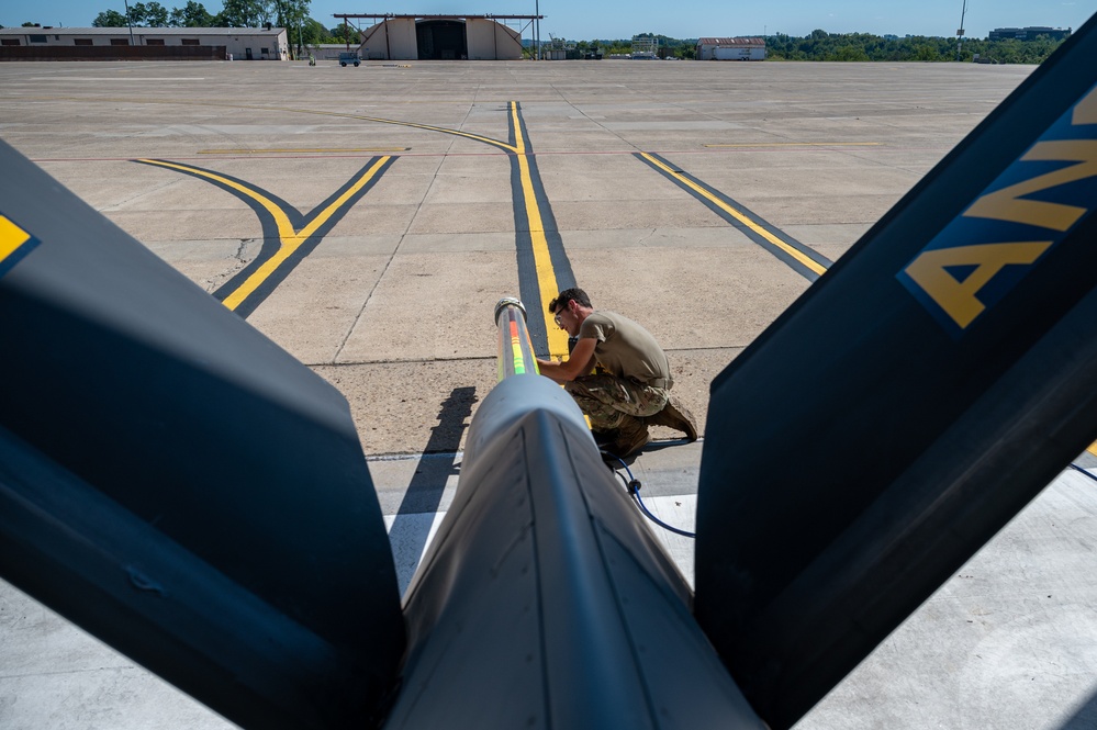 Tanker Boom Service