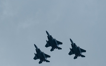 125th FW performs flyover at Jags game
