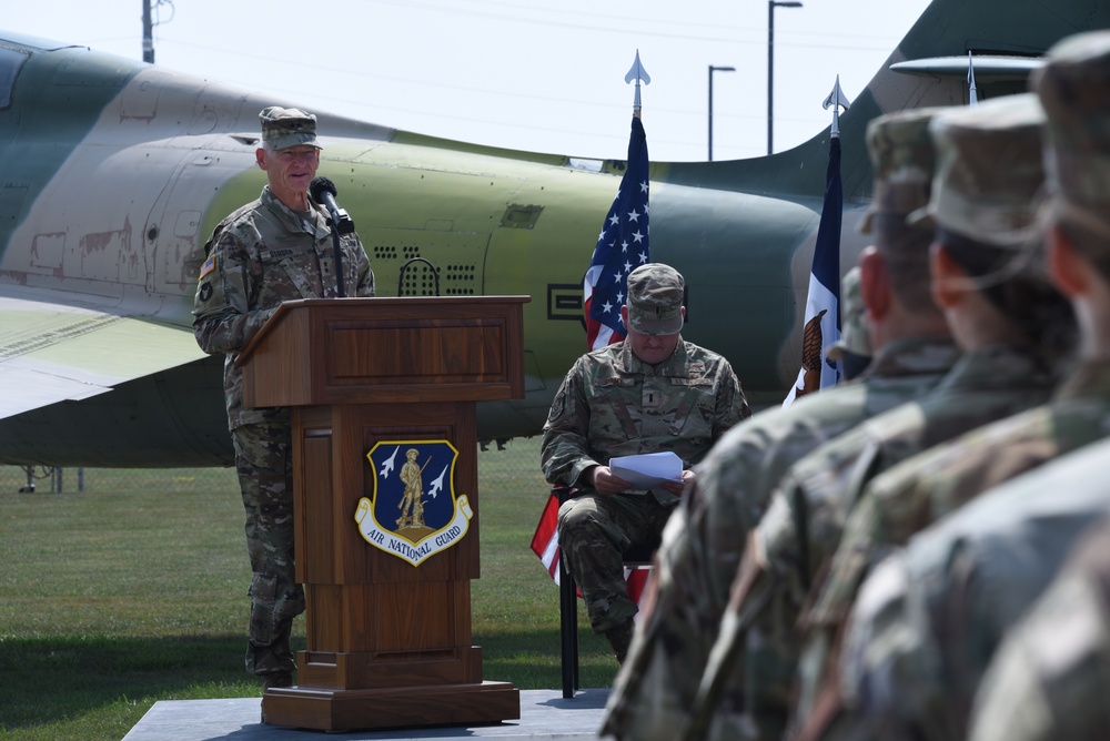 Iowa National Guard Adjutant General speaks to 133rd Test Squadron Airmen