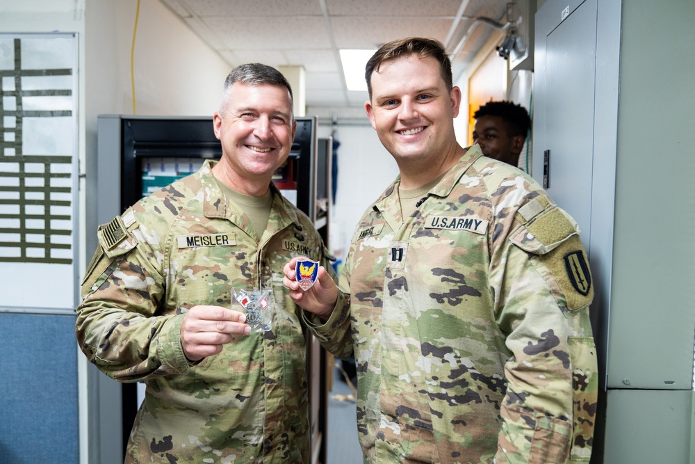 Brig. Gen. Meisler visiting 1st Signal Brigade Soldiers.