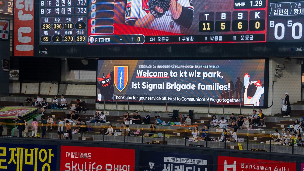 1st Signal Brigade going to a Korean Baseball game!