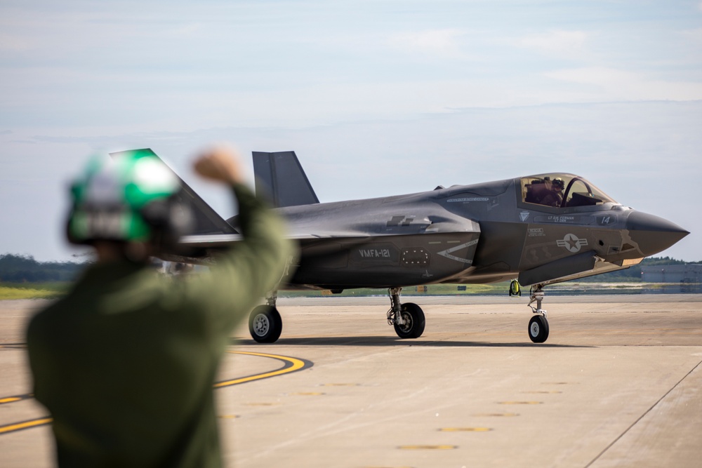 Marine Fighter Attack Squadron 121 refuels with 35th Logistics Readiness Squadron