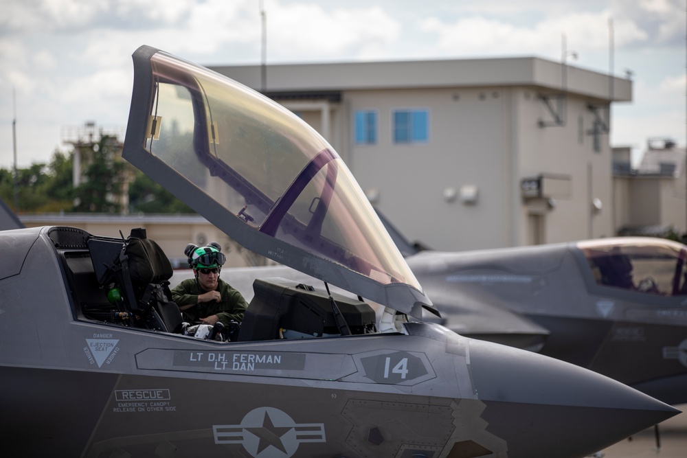 Marine Fighter Attack Squadron 121 refuels with 35th Logistics Readiness Squadron