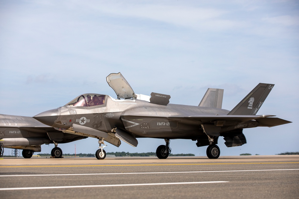 Marine Fighter Attack Squadron 121 refuels with 35th Logistics Readiness Squadron