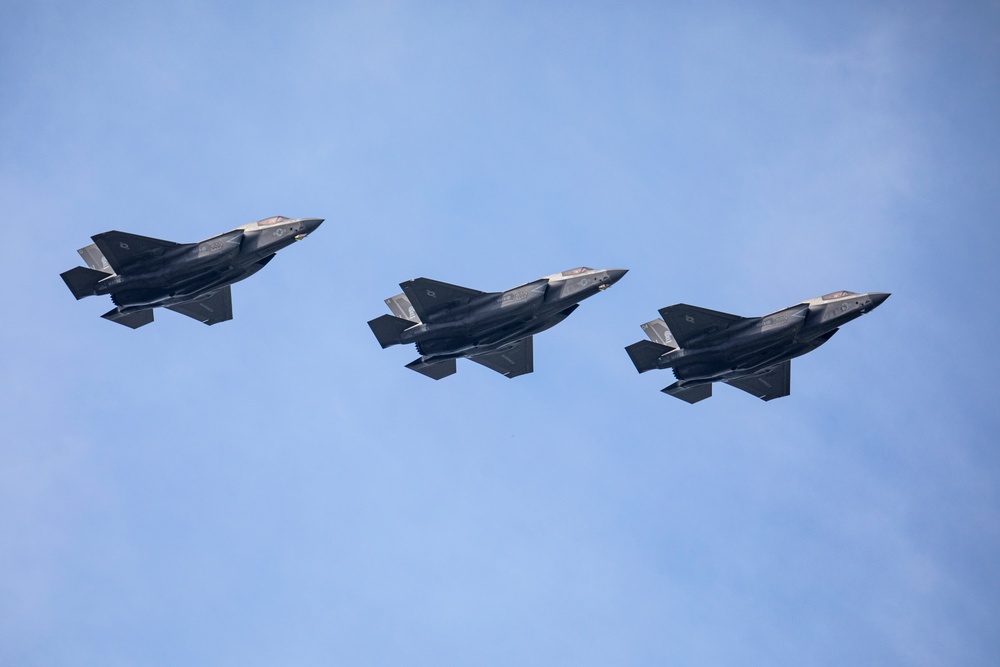 Marine Fighter Attack Squadron 121 refuels with 35th Logistics Readiness Squadron