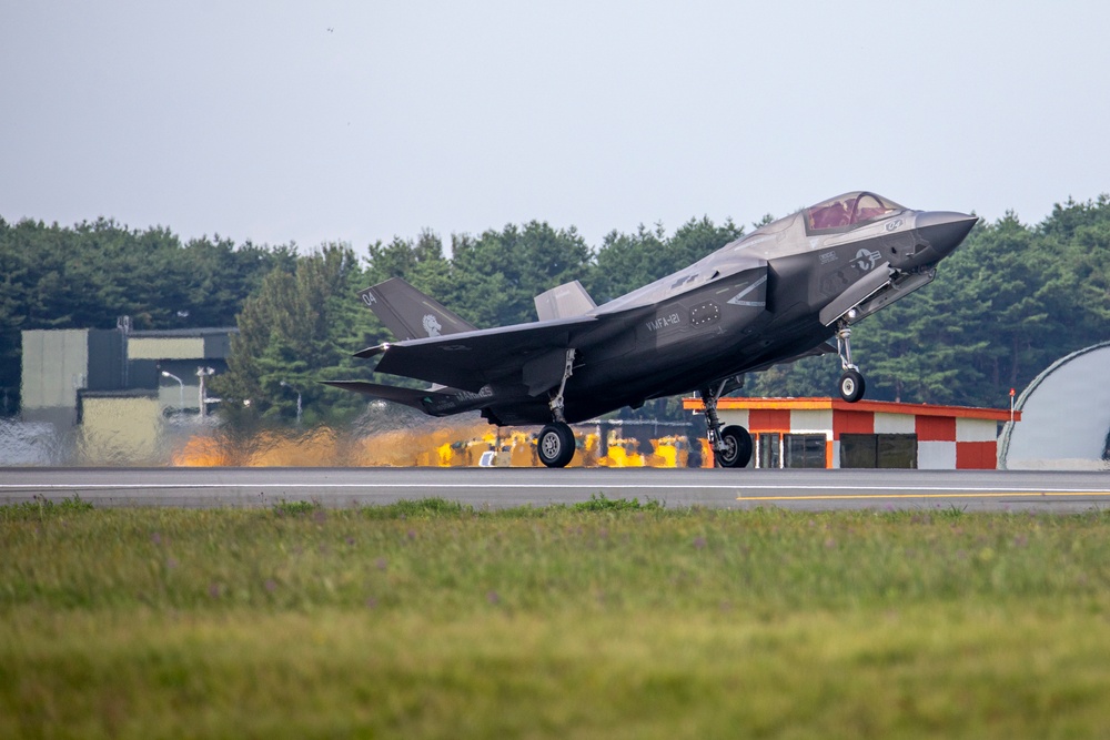 Marine Fighter Attack Squadron 121 refuels with 35th Logistics Readiness Squadron