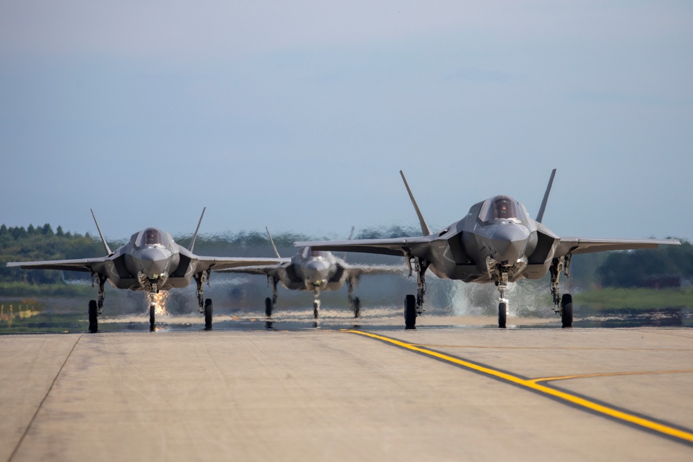 Marine Fighter Attack Squadron 121 refuels with 35th Logistics Readiness Squadron